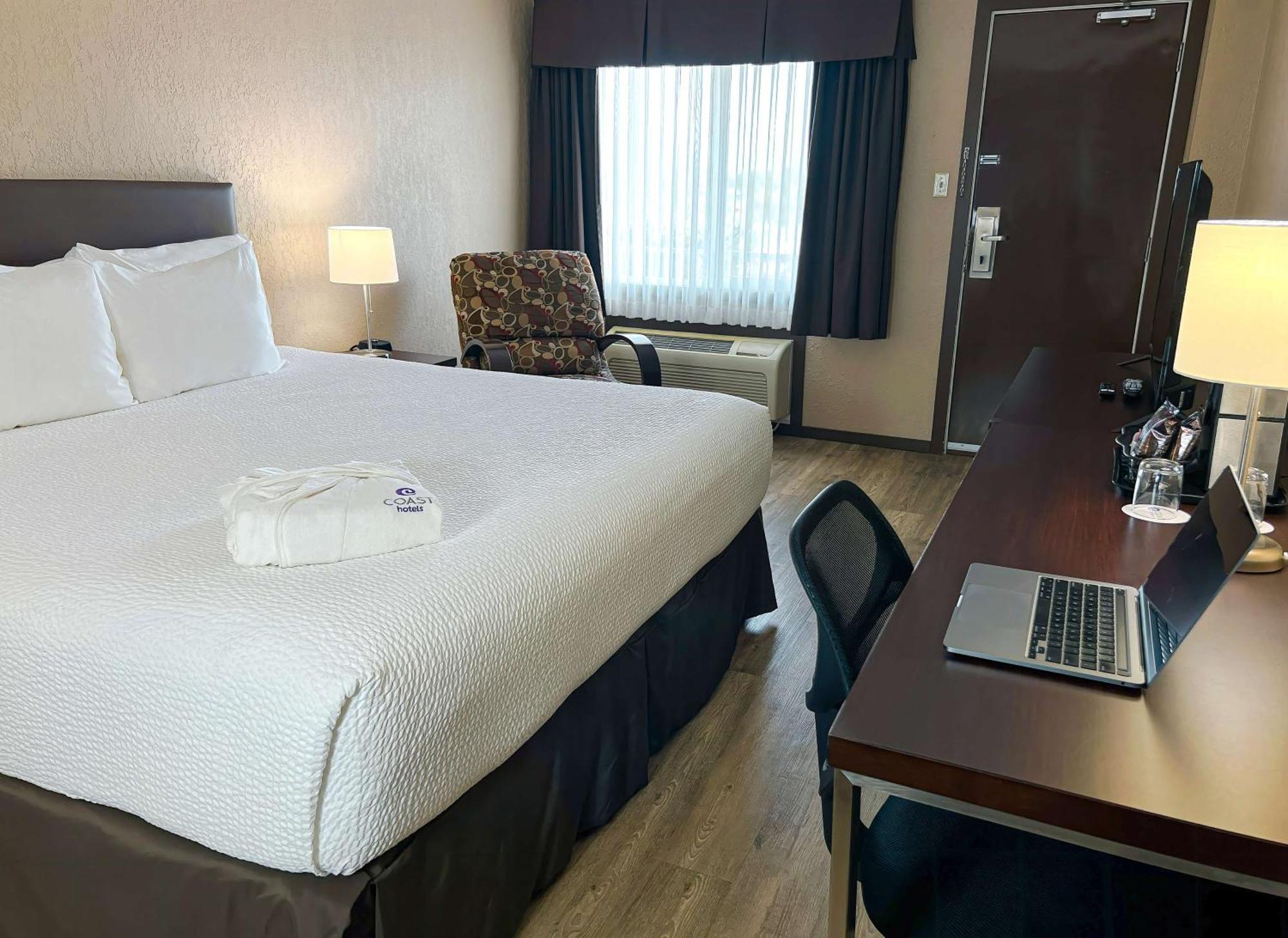 Coast Swift Current Hotel Kültér fotó