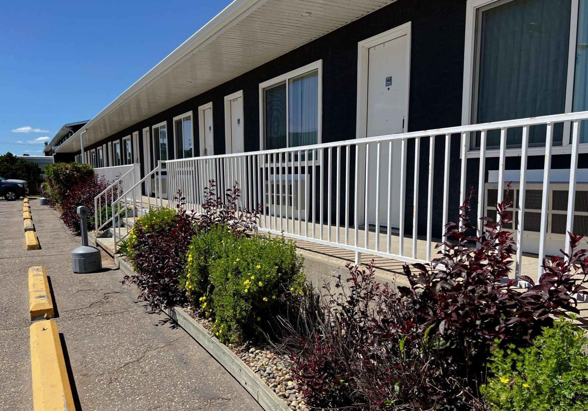 Coast Swift Current Hotel Kültér fotó